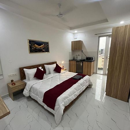 The Lodgers Studio Apartment Infront Of Artemis Hospital Gurugram Gurgaon Eksteriør billede