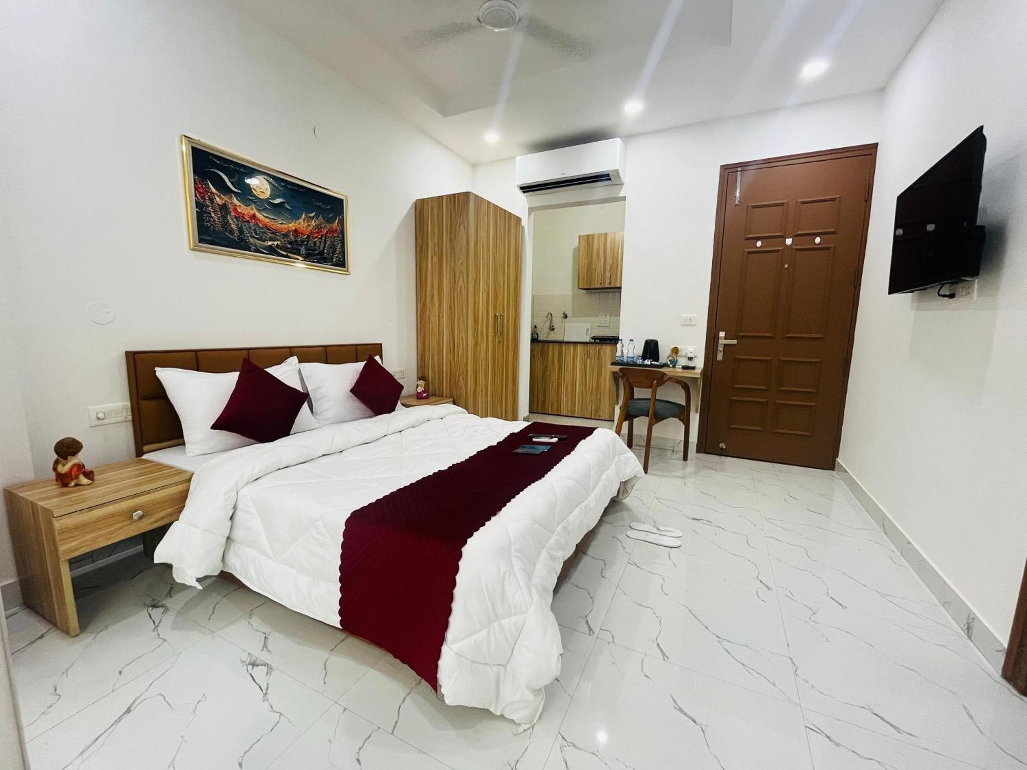 The Lodgers Studio Apartment Infront Of Artemis Hospital Gurugram Gurgaon Eksteriør billede