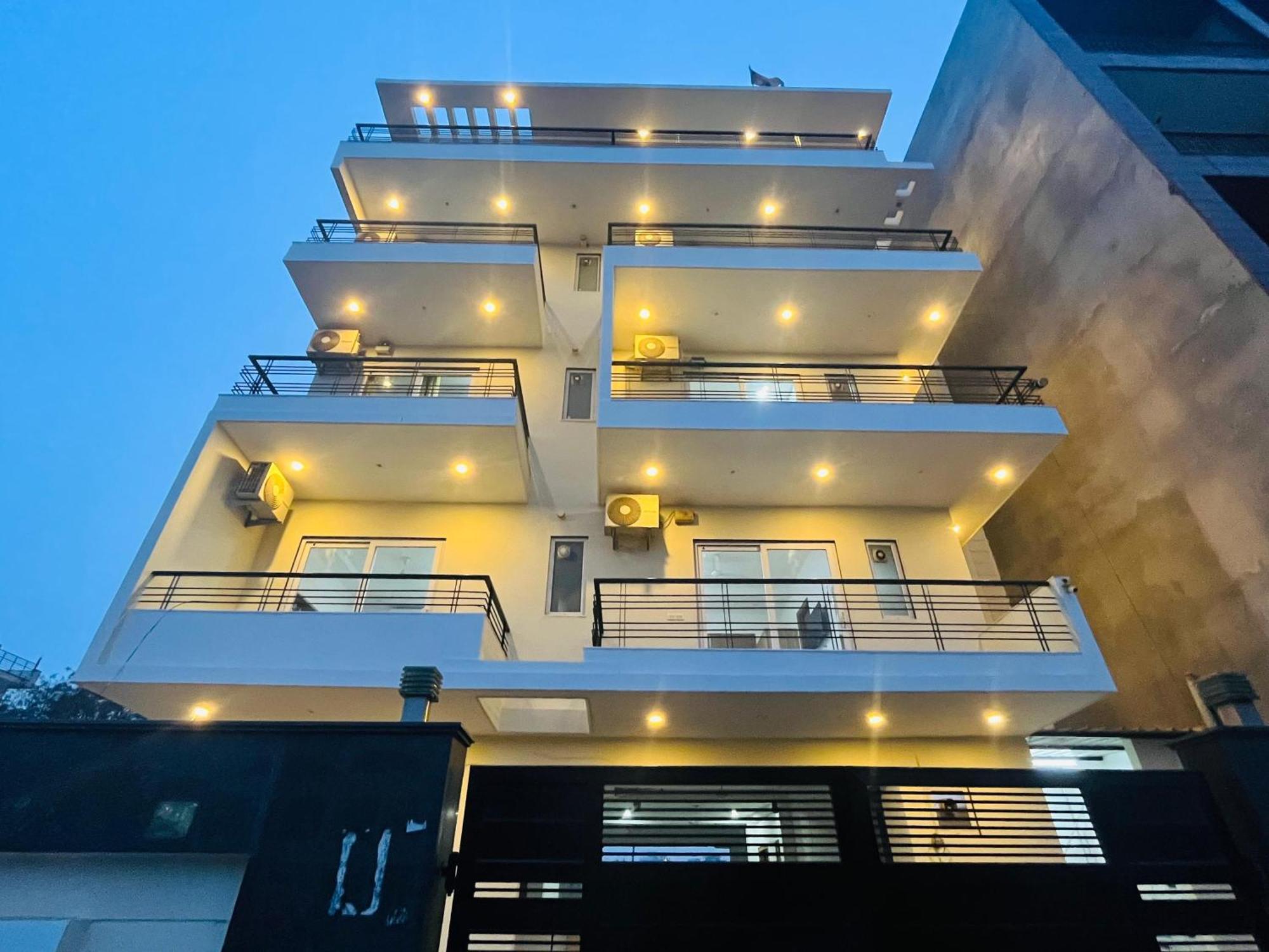 The Lodgers Studio Apartment Infront Of Artemis Hospital Gurugram Gurgaon Eksteriør billede