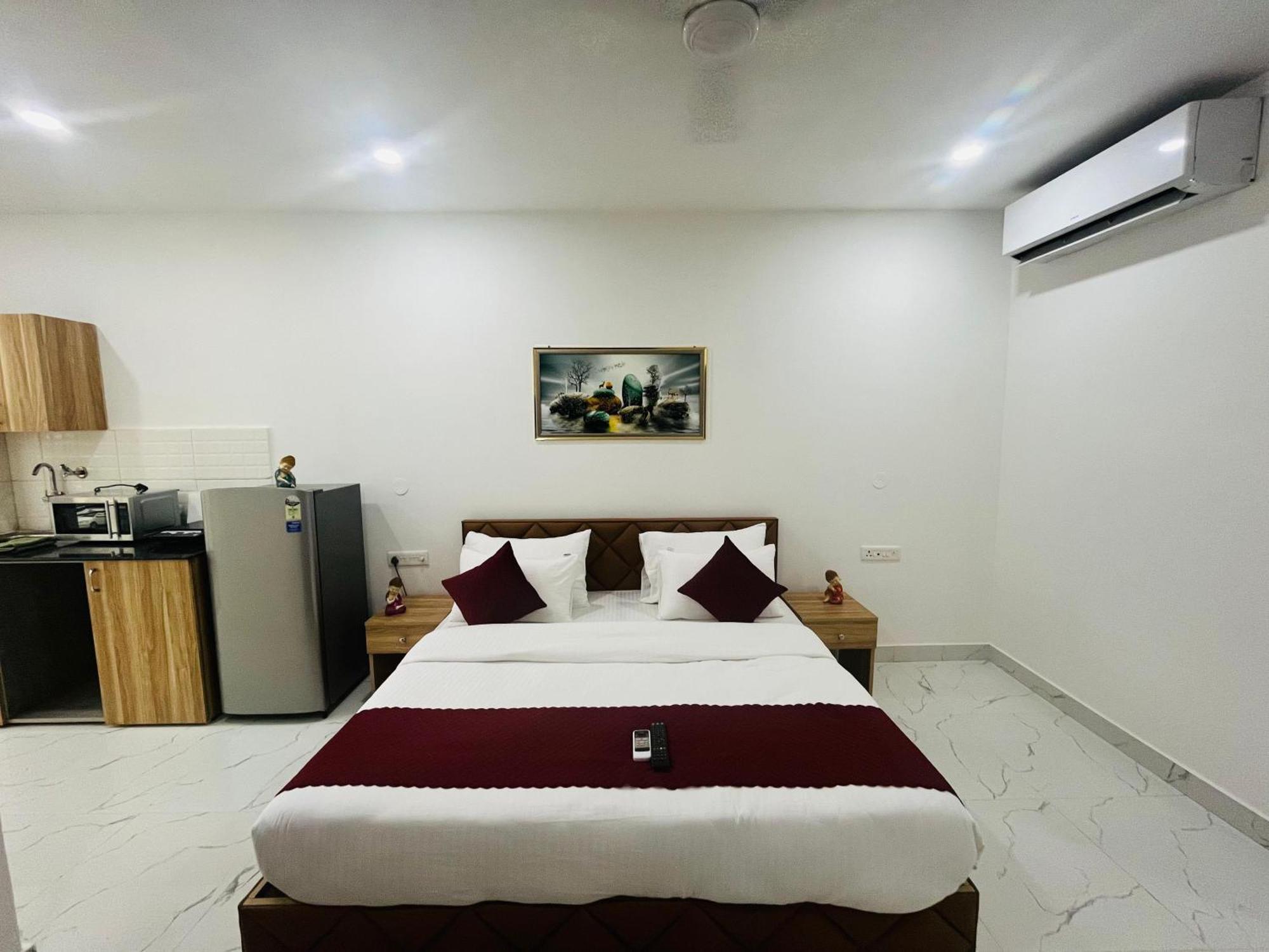 The Lodgers Studio Apartment Infront Of Artemis Hospital Gurugram Gurgaon Eksteriør billede