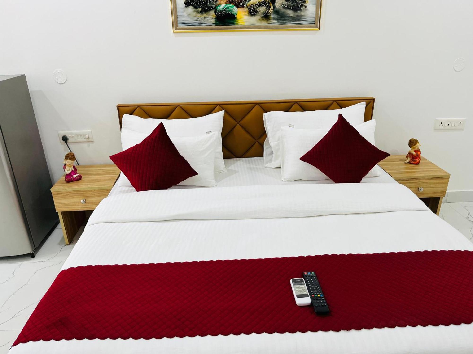 The Lodgers Studio Apartment Infront Of Artemis Hospital Gurugram Gurgaon Eksteriør billede