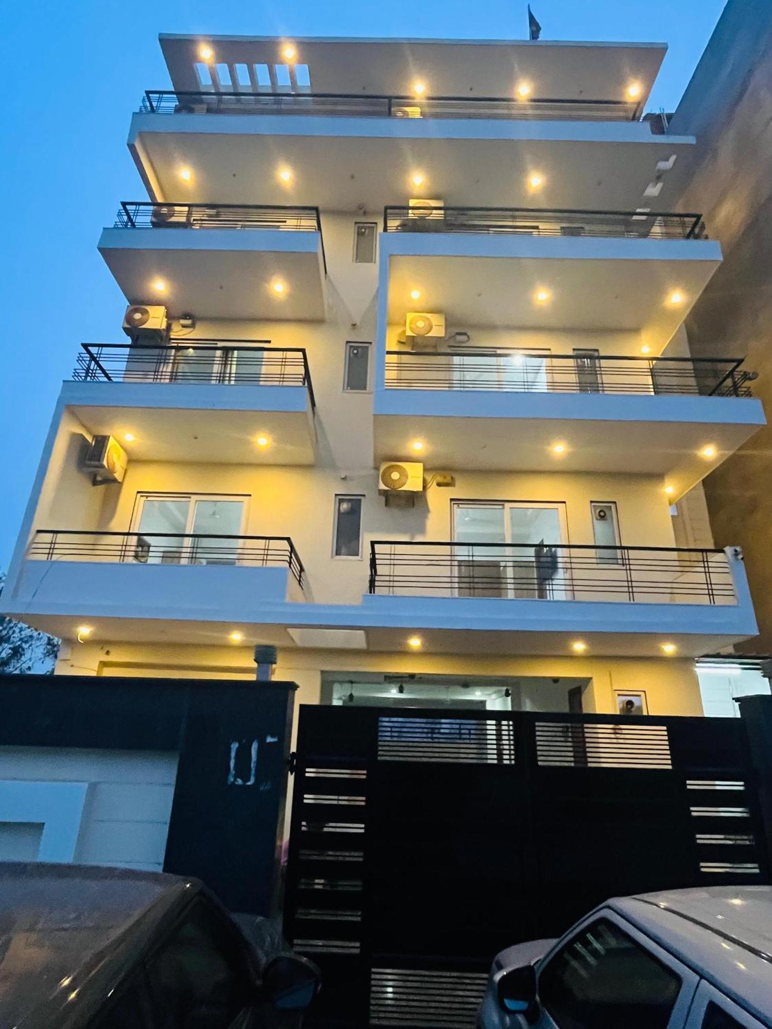 The Lodgers Studio Apartment Infront Of Artemis Hospital Gurugram Gurgaon Eksteriør billede