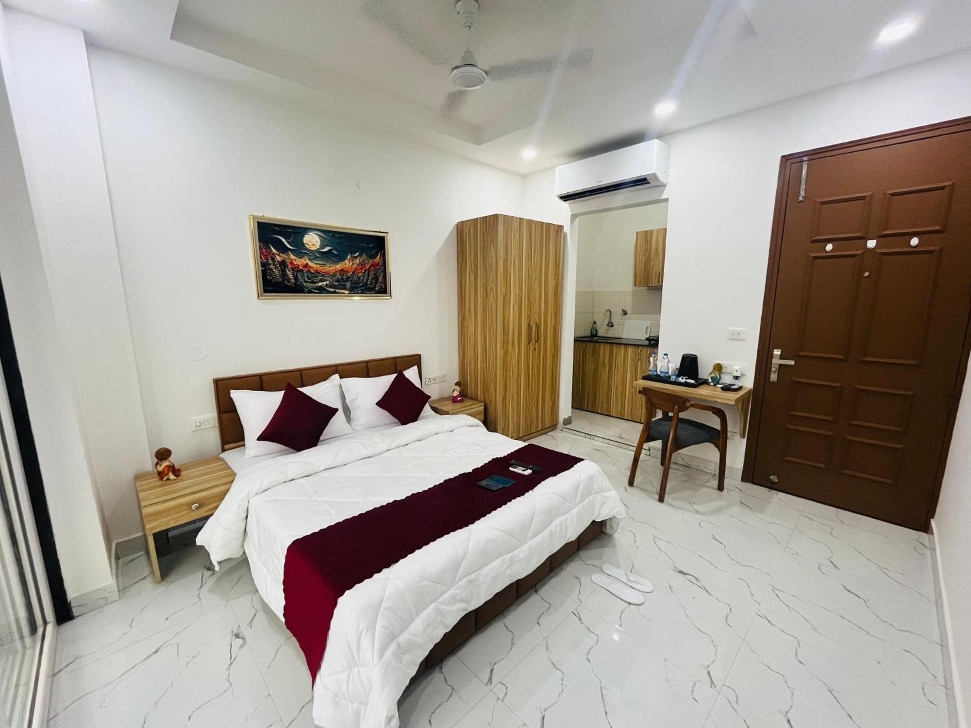 The Lodgers Studio Apartment Infront Of Artemis Hospital Gurugram Gurgaon Eksteriør billede