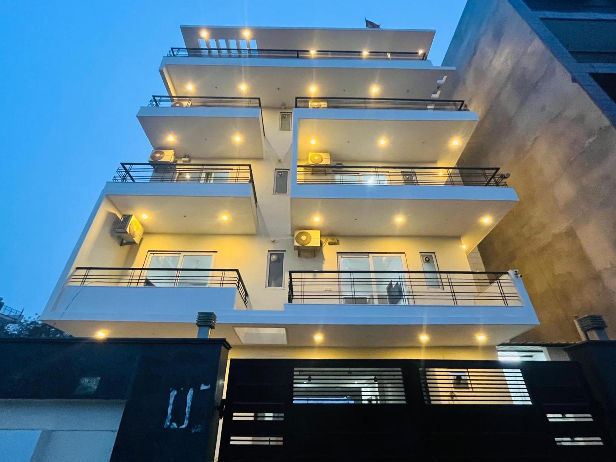 The Lodgers Studio Apartment Infront Of Artemis Hospital Gurugram Gurgaon Eksteriør billede