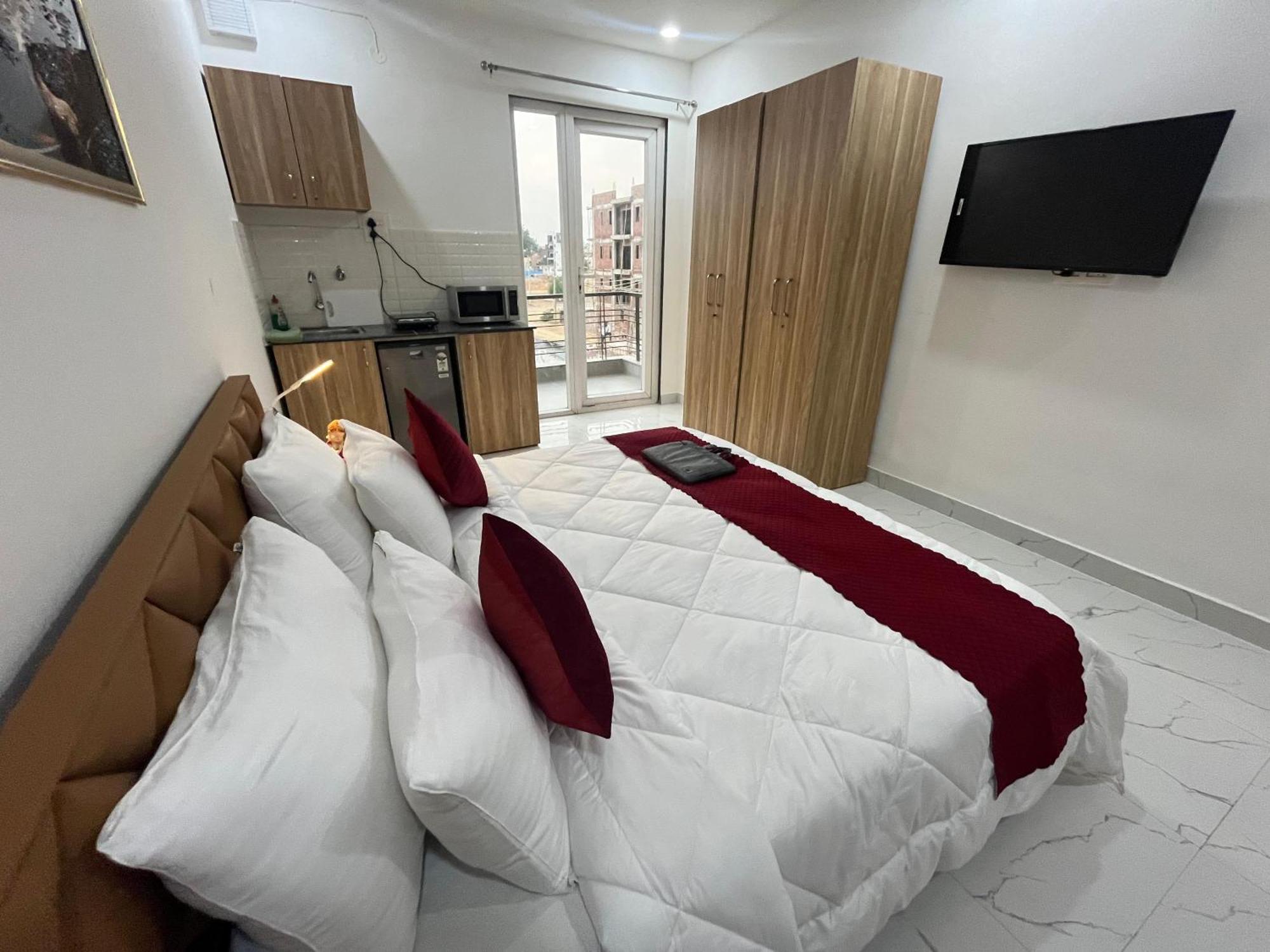 The Lodgers Studio Apartment Infront Of Artemis Hospital Gurugram Gurgaon Eksteriør billede
