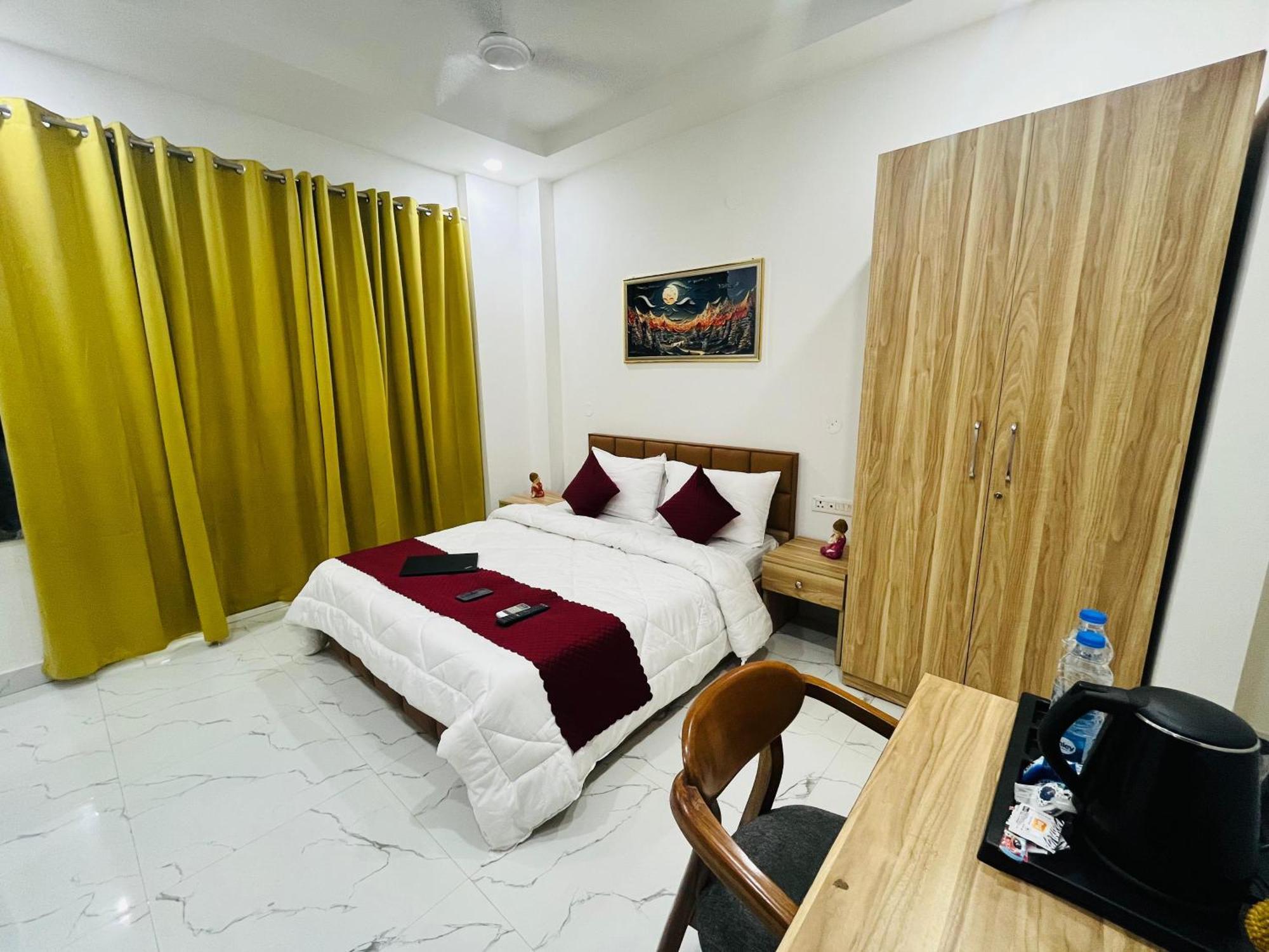 The Lodgers Studio Apartment Infront Of Artemis Hospital Gurugram Gurgaon Eksteriør billede