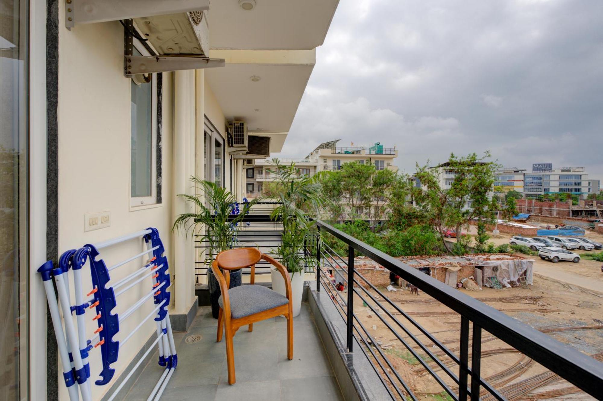 The Lodgers Studio Apartment Infront Of Artemis Hospital Gurugram Gurgaon Eksteriør billede