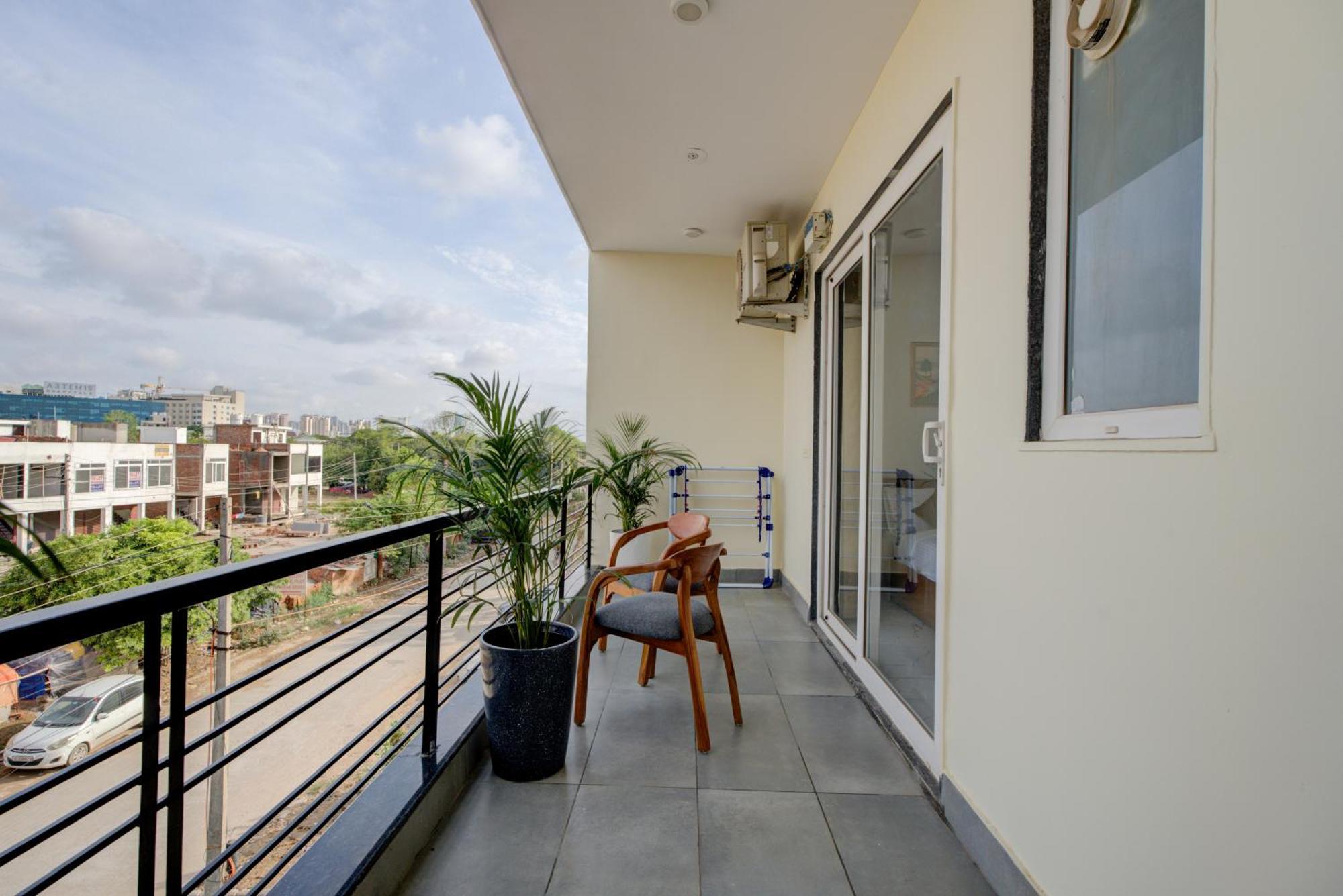 The Lodgers Studio Apartment Infront Of Artemis Hospital Gurugram Gurgaon Eksteriør billede