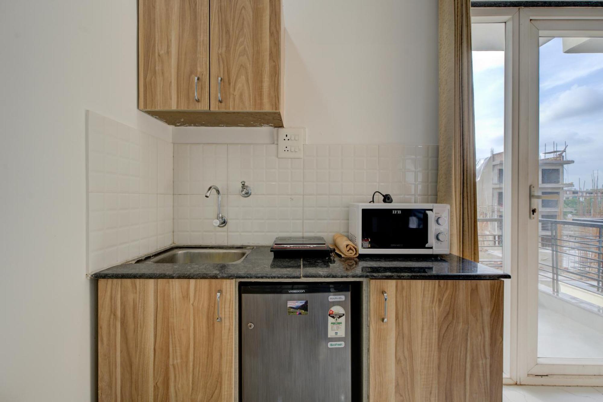 The Lodgers Studio Apartment Infront Of Artemis Hospital Gurugram Gurgaon Eksteriør billede